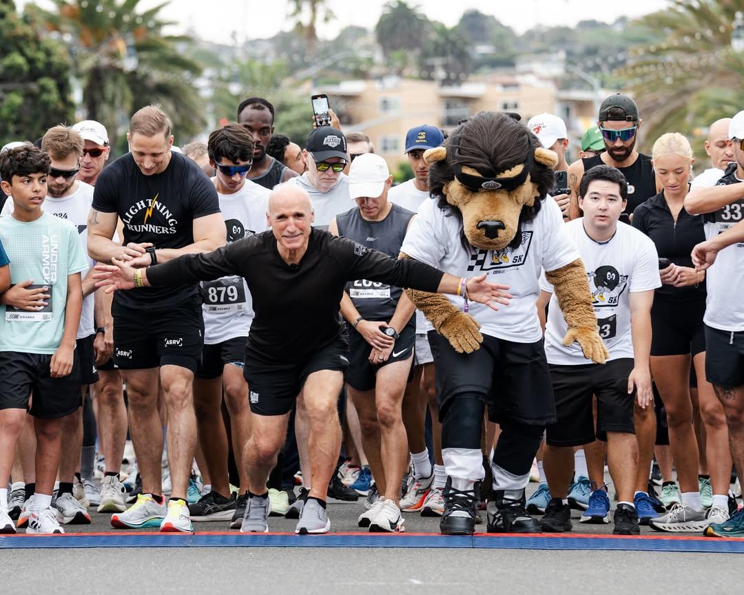 Kings alumnus and broadcaster Daryl Evans helped host the event in support of the Kings Care Foundation.